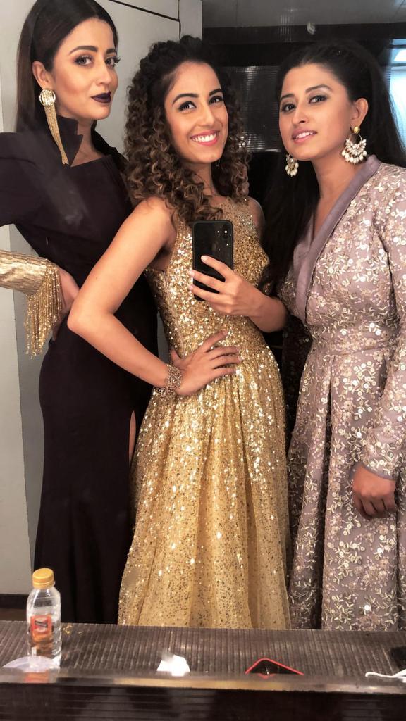 pikujana1993's tweet photo. Cutiepie @NehhaPendse wid 
Srishty Somi Saba and Rohit..

Looking so gorgeous 🔥🔥
U r the best Queen #NehhaPendse 

#NehhaFam
#NehhasGangster 
#DilSePendse https://t.co/NLwoR68U4X