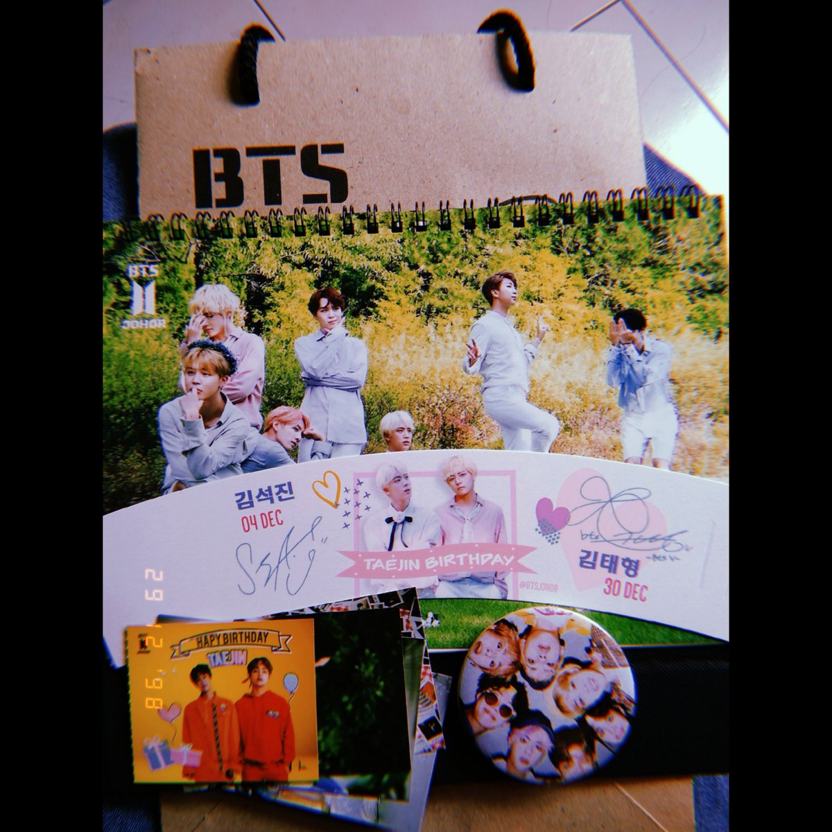 pkjimnn's tweet photo. Thanks @btsjohorevent 💕
{Throwback} #BTS #btsjb #btsyearendevent #btsjohor https://t.co/UthaUtaVJn