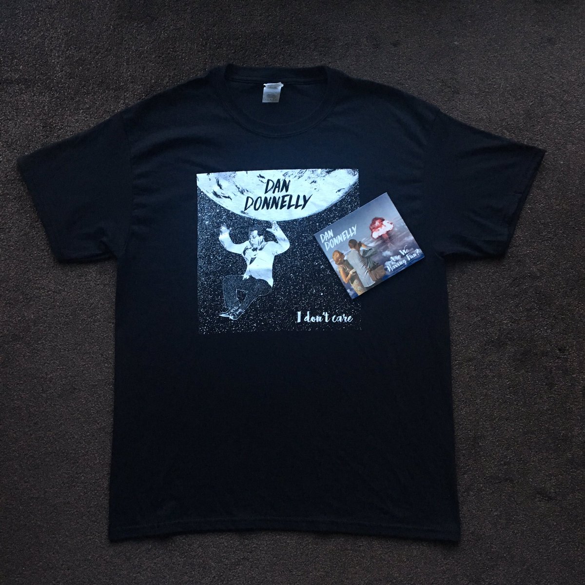 Rutherford_Paul's tweet photo. Fresh from the gig on Thursday night let’s see where this @dandinnerlady t-shirt travels to over the coming years!
Oh and I picked up his new album too! #Music #Tees #CDs #Gigging #DanDonnelly #Sonovagun #Merch #AreWeHavingFun #IDontCare https://t.co/mV0s2g8x5n
