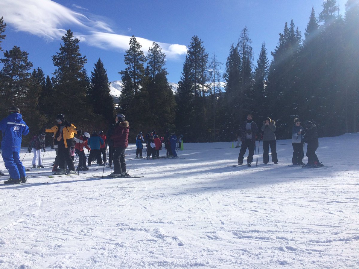 PatrickBMurph's tweet photo. @breckenridgemtn What’s with only having one public magic carpet? Gimme a break Breck! Line is about 40 deep! https://t.co/8vKb1wPLmY