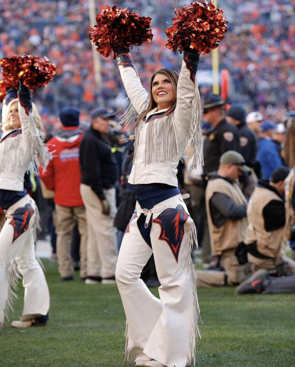 DBC_Lauren's tweet photo. Cheers to you, #BroncosCountry! 🧡 https://t.co/SNbs1db9Hw