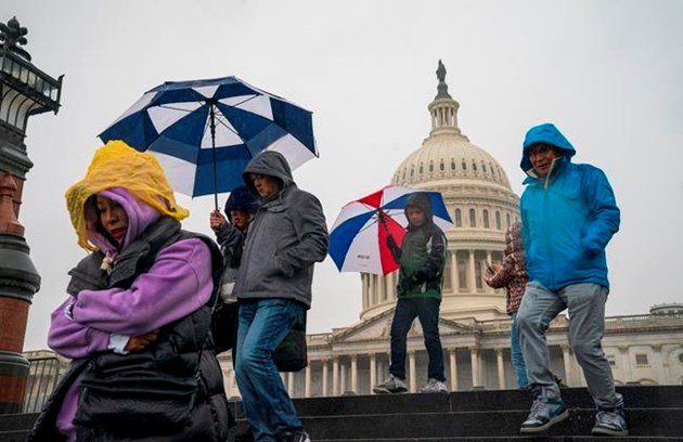 Trump waiting for Democrats to make move on ending shutdown bit.ly/2rYRshj https://t.co/O8zDUUg7qY
