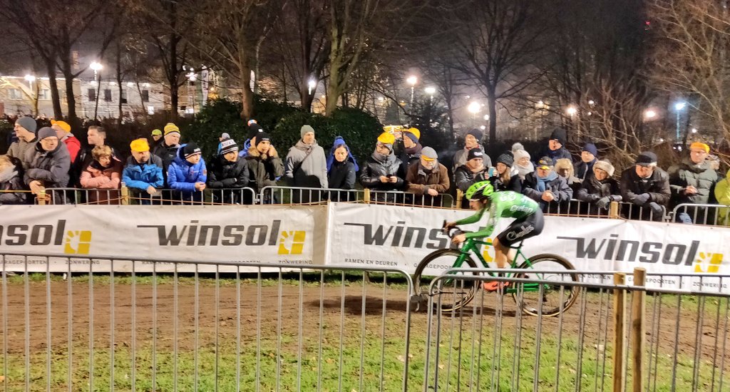 She's all alone, chasing the race leaders. 

#Crelan #Charles #AimHigher #all4goolie #SPDiegem #Diegem <a href="/SuperprestigeCX/">SuperprestigeCX</a> #Superprestige2019