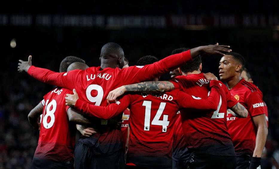 UnitedUpdates's tweet photo. UNITED! 🔴⚫️ #MUFC https://t.co/QZ5WTeK31d