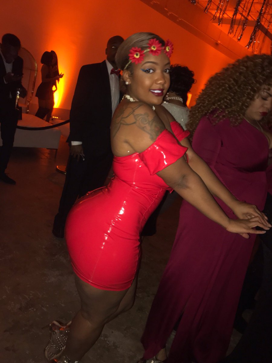 tinateapotw's tweet photo. Last night Ok last one ☝️ i mean 2 @slimjxmmi @swaelee @raesremmurd 😭❤️❤️❤️❤️❤️ #GREATGATSBY#raesremmurd #sremmlife #swaelee #slimjimmy #slimjxmmi #birthday https://t.co/WqQCkFIdcs