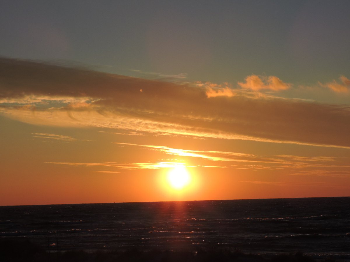 2016skipper's tweet image. 🌞Finally a descent sunset we actually had sun today