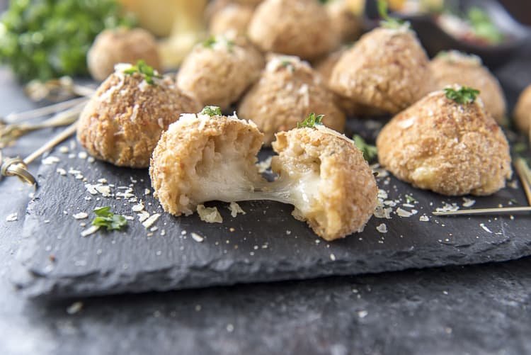 crumbykitchen's tweet photo. These Cheesy Arancini Rice Balls, stuffed with @MahonCheese, are an Italian street food classic, but made in the air fryer or baked instead of deep fried! https://t.co/5RI3ibURwP #ad #cheesefromspain #eurocheeses #mahónmenorcacheese https://t.co/JuxlqAP13n