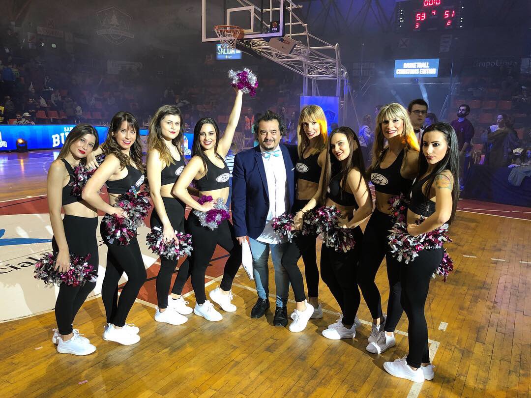MyrianColas13's tweet photo. Gran fin de semana en la V Edicion de la “Basketball Christmas Edition” junto con el gran @pedrobonofiglio #cheerleaders #zaragoza #basketballchritmasesition #dancers https://t.co/CIsUQEq3A6