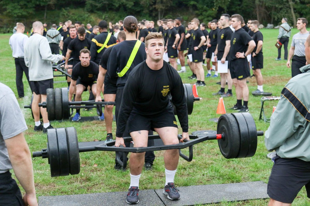 WestPoint_USMA's tweet image. Happy New Year from #WestPoint! This year our cadets are going to crush the new Army Combat Fitness test. What are your new year&apos;s resolutions? #ArmyFit #Readiness #Ready2Fight