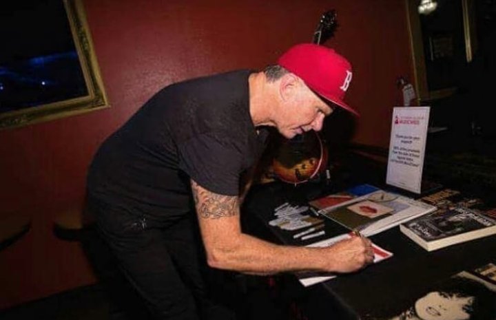 ChiliPeppersArg's tweet photo. #RHCP2018 #ChadSmith #JoshKlinghoffer | En mayo, Chad Smith y Josh volvieron a unirse para participar en el evento homenaje a Mike McCready de Pearl Jam por parte de la fundación MusiCares.
Compartieron el escenario junto a grandes artistas en este evento anual. https://t.co/KiqSmmVklw