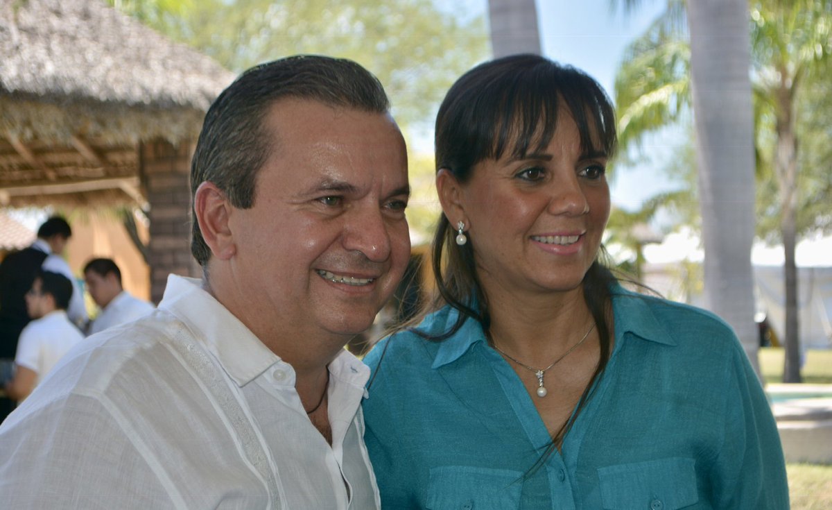 edgarmelhem's tweet photo. Muchas felicidades hasta #CdMadero a mi amiga @HonoriaMar por estar celebrando su cumpleaños. Te mando un fuerte abrazo y mis mejores deseos ! Que disfrutes tu día al maximo! 🎂🎂🎉🎉 https://t.co/H7qYGW8TUM