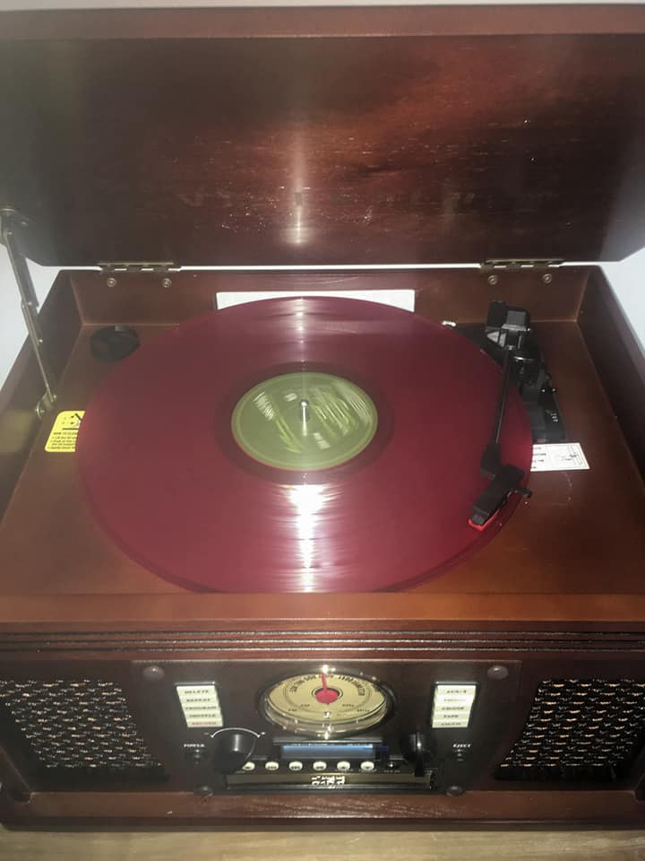 EricaloftonYS's tweet photo. #imsooldschool my daddy got me this #bestgiftever #vintage record player because he's #oldschool too! Daddy gives the best gifts! #victrola #victortalkingmachinecompany #new #nostalgia #phonograph #musicismylife https://t.co/leWcXvMOtx