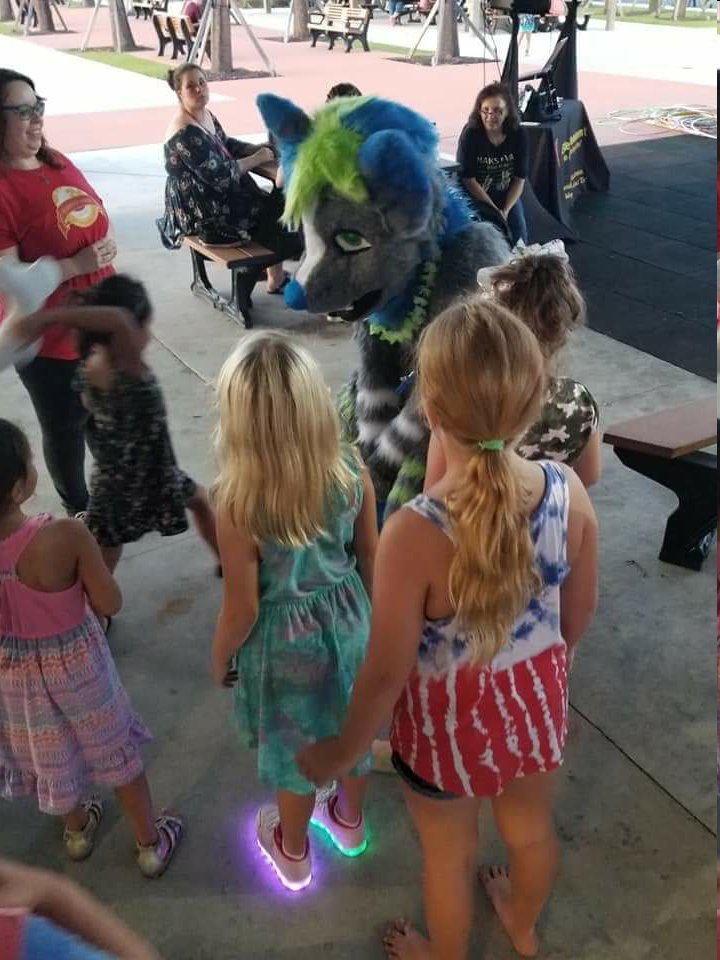 Deltsfurry's tweet photo. Done lots of events with @AgentofMirth these past few months! Pulled some of my favorite photos from those events out for a end of the year recap. It's been a ton of fun to go around and make people smile and laugh at these events. That's what I love about suiting! #aom2018 https://t.co/uc82lzhE7v