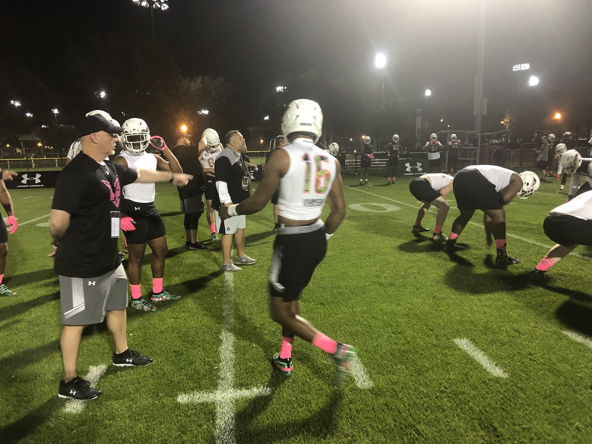 GHamiltonOTF's tweet photo. #Hookem QB signee and #ESPN300 @RoschonJ practicing under the lights at the 2019 Under Armour @AllAmericaGame https://t.co/caWyYUU7RZ