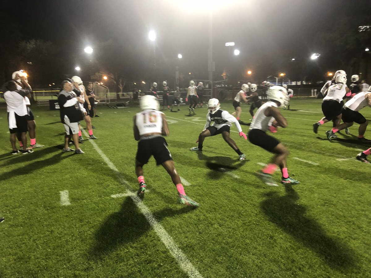 GHamiltonOTF's tweet photo. #Hookem QB signee and #ESPN300 @RoschonJ practicing under the lights at the 2019 Under Armour @AllAmericaGame https://t.co/caWyYUU7RZ