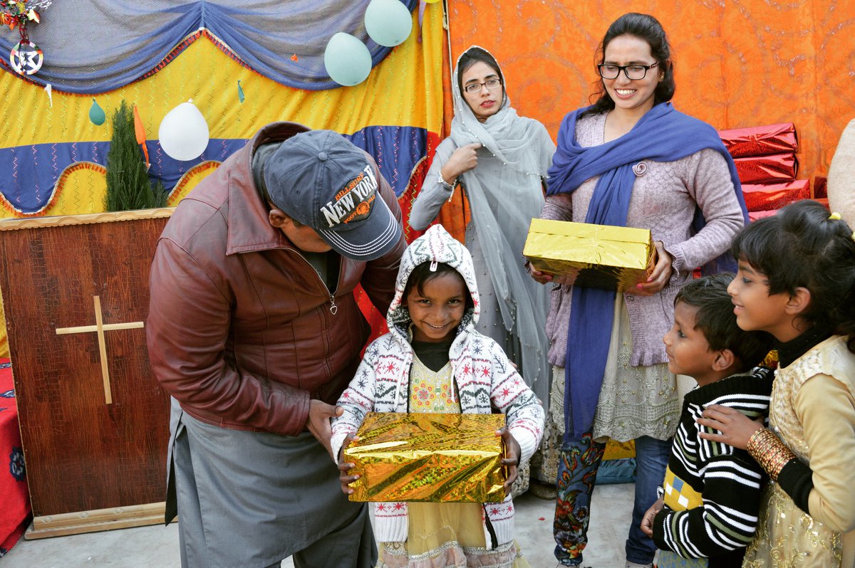 Gospel4Pakistan's tweet photo. A small thing makes someone smile 😊❤🙏🙏🙏  #HappyNewYear #JesusSaves #Christmas #SharingLove #jesusisthereasonfortheseason #JesusIsTheSonOfGod #smiles #GodIsGood  #PreachtheGospel #JesusCalling #presecution https://t.co/4wRFhN9y1F