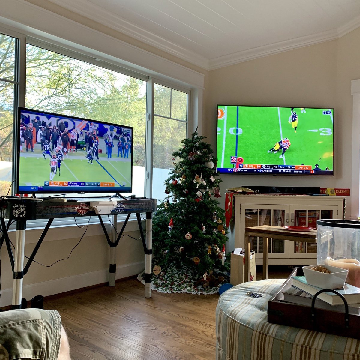 SciTeach3's tweet image. This is the excitement of the end of the season. For the #Steelers to advance they need to beat the Bangals AND the Browns have to beat the Ravens so we need to watch two games at once.