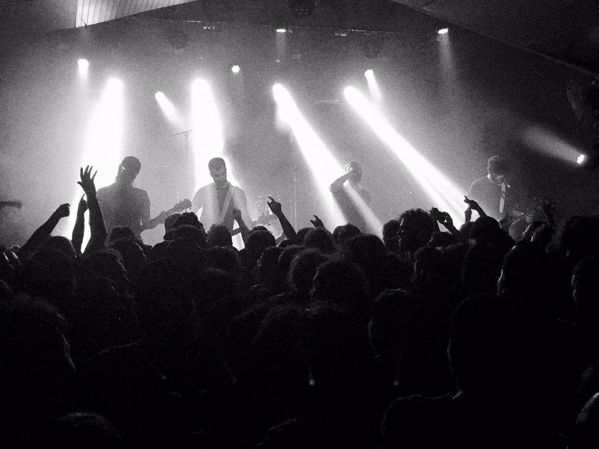 IsmaelGuerraR's tweet photo. Entre ladrones se roba. Entre asesinos se mata. Y entre traidores todos se tienen miedo/ #tenemosexplosivos #rockchileno #musicachilena #musiclive #blackandwhitephotography #chile #ismaelguerra @IsmaelGuerraR https://t.co/0SKVzpCUO0