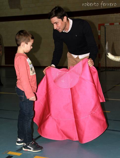 FVictorBarrio's tweet photo. ¡Qué bien lo pasamos ayer en el polideportivo de #Sepúlveda! Gracias a todos los pequeños que participasteis en las actividades navideñas del #ProgramaVB, a @ATaurinosSanse y a los profesionales taurinos que nos acompañasteis.
#EternoVíctorBarrio https://t.co/rHcy7wdwD9