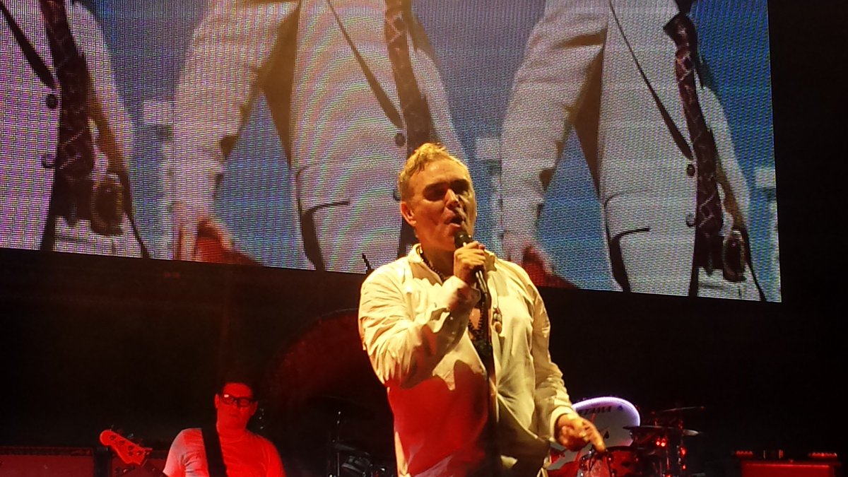 1000GigGuy's tweet photo. My 2018 top 15 gigs (13/15)
@officialmoz @3arenadublin
New songs and old classics, all great!!!
One of my all-time musical heroes! An Icon!!!
A big range of generations going mad for his Charm, Charisma, Style.
We should cherish him. I do!!!
#Morrissey #MozArmy
#LyricalLegend https://t.co/QtZV8848n4