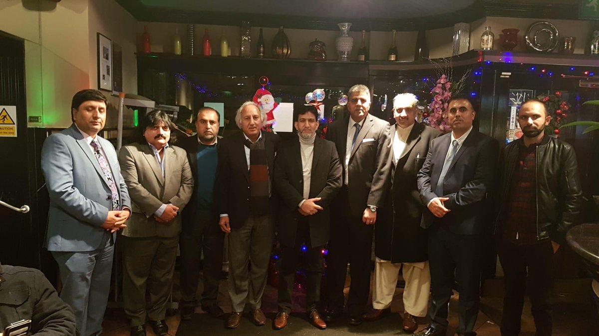 sehjra59's tweet photo. ...رونق میلے گلاں باتاں درشن شام سویرے✌
یاراں نال فرید بہاراں تے یاراں باجھ ہنیرے😍
#UKPPP #27December2018
@MediaCellPPP
@BilawalHouse_PK
@BBhuttoZardari https://t.co/L5N2vKCx9L