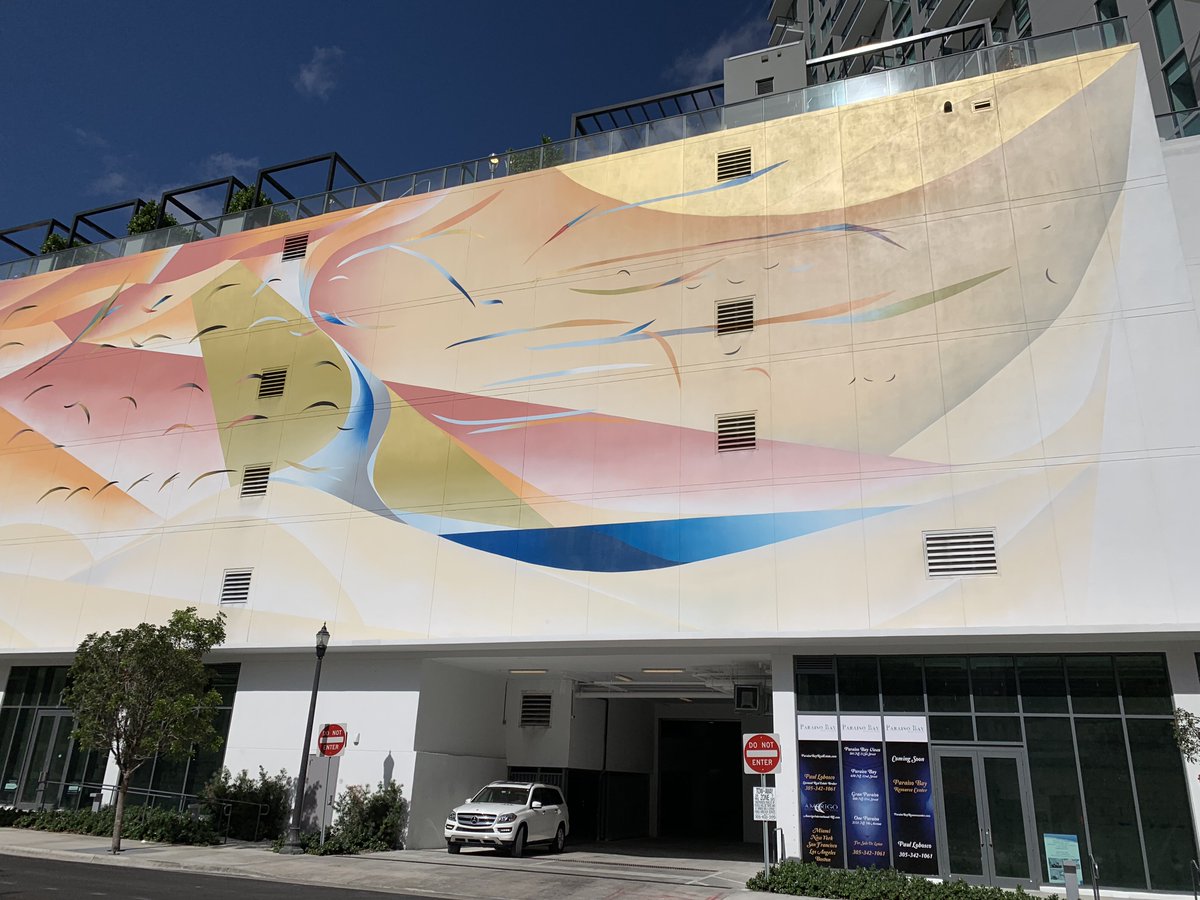 A glimpse of the breathtaking mural by Artist Omar Barquet at the Paraiso District. 
paraisobayviews.com