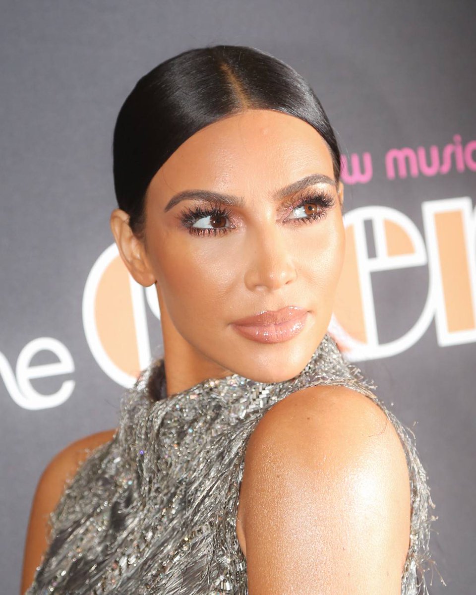 NoseSecret's tweet photo. 4 Game-Changing Makeup Tips We Learned From Kim Kardashian's Holiday Tutorial
#nosesecret #nosejob #noselift #noseclip #KimKardashian #maekup #nosecontouring https://t.co/POTkREELtI https://t.co/8tOHWvIcVz
