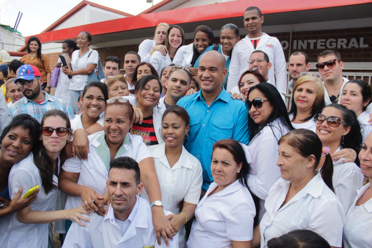 mirandoafuturo's tweet photo. “Las y los mirandinos tienen la oportunidad de acceder a la salud, educación, deporte y cultura en igualdad de condiciones”. Héctor Rodríguez #MirandoAlFuturo https://t.co/0gbLMOryd3