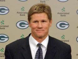 JoeArrigo_'s tweet photo. 👀👀👀👀👀👀👀👀👀👀👀👀👀

“I don't want to brag about myself. All of my adult life, I have been involved with football. I think I have a lot to offer. I feel that I am a football person even though I am president”

-#Packers CEO Mark Murphy https://t.co/fW0IqkNt5C
