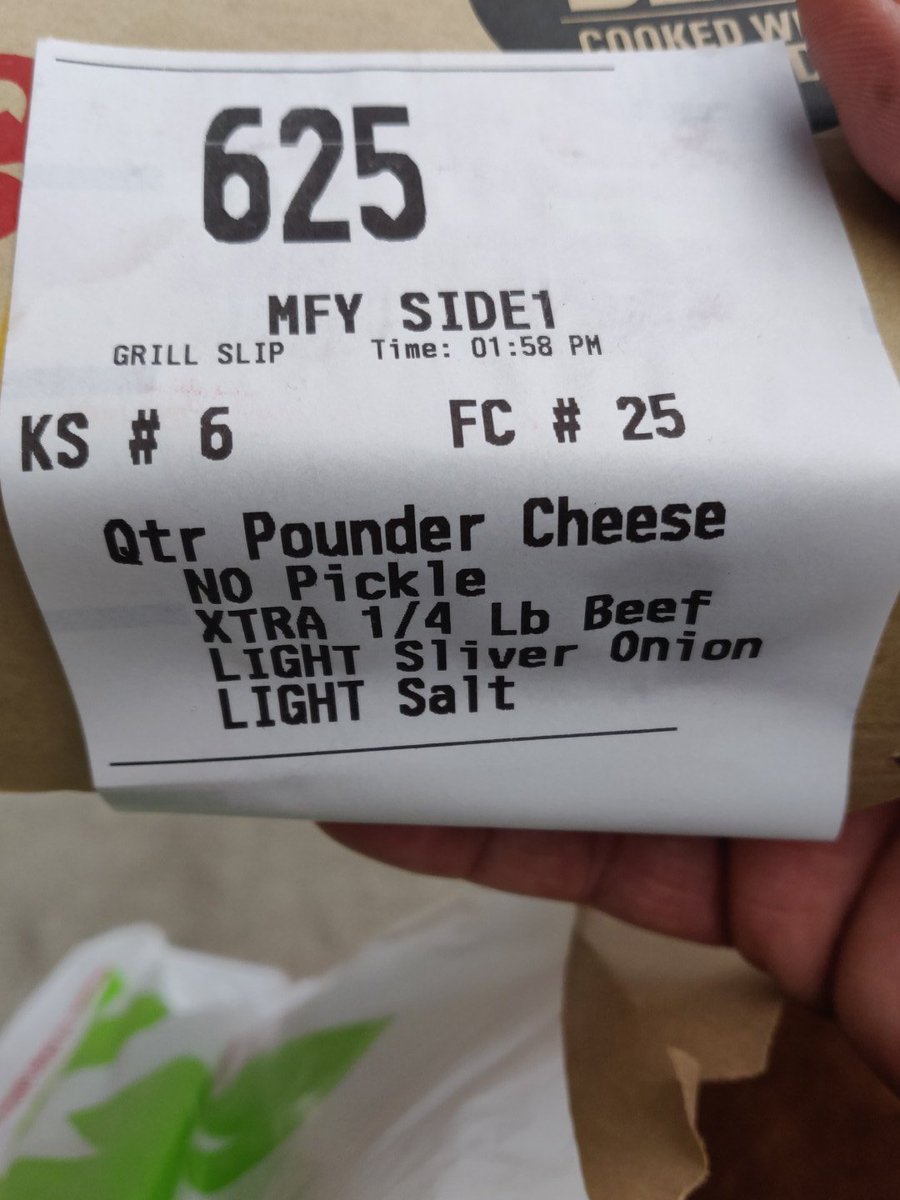 RodneyByke's tweet photo. What is the point in customization of ur Order with Food if they don't do it at all. Where is my Xtra 1/4 lb beef??? I guess I don't get what I Pay for...Thanks Alot @McDonalds #MeatTwo https://t.co/6Pbhm6f0k3