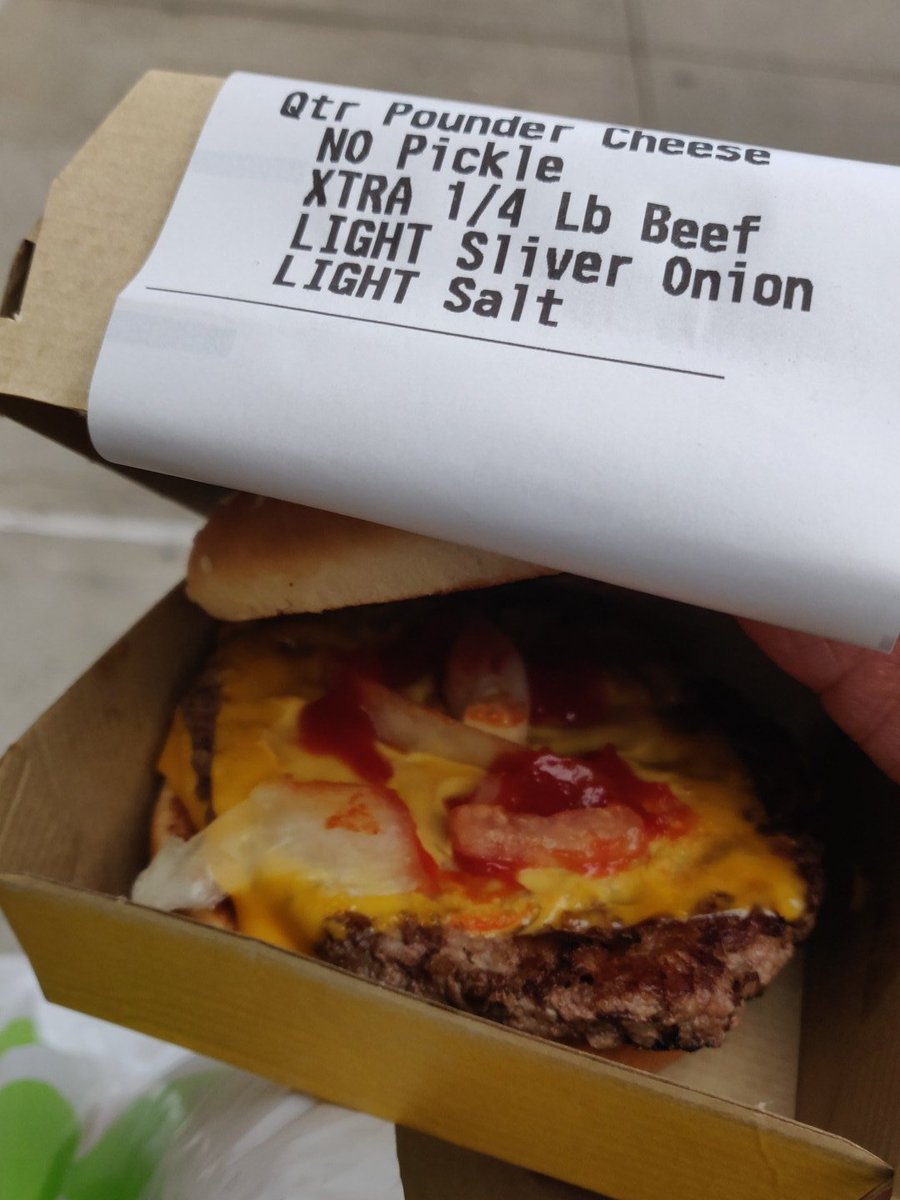 RodneyByke's tweet photo. What is the point in customization of ur Order with Food if they don't do it at all. Where is my Xtra 1/4 lb beef??? I guess I don't get what I Pay for...Thanks Alot @McDonalds #MeatTwo https://t.co/6Pbhm6f0k3