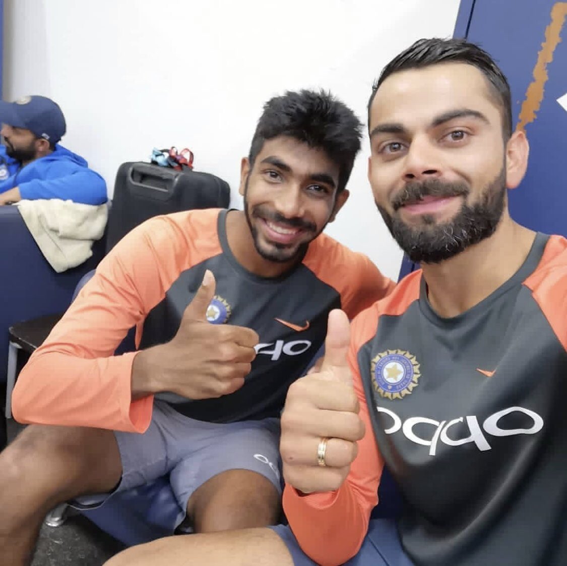 Circle of Cricket on Twitter: "Hardik Pandya and #TeamIndia skipper, Virat  Kohli click selfies with the Man-of-the-Match at MCG, Jasprit Bumrah.  #AUSvIND https://t.co/h1MSMYq21m" / Twitter