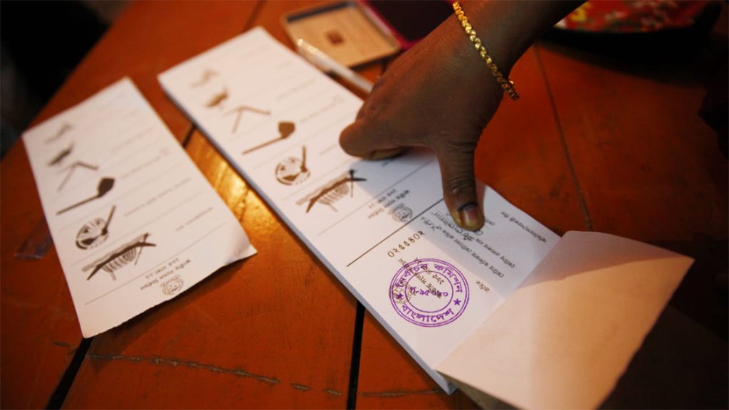 Udashi_Pothik's tweet photo. Voting largely peaceful, with sporadic violence

https://t.co/JuxD81G8nA

#Bangladesh
#AwamiLeague 
#BangladeshElection2018 
#BDElection2018 
#bdpolls2018
#ElectionResults2018 https://t.co/ohizYpryOr