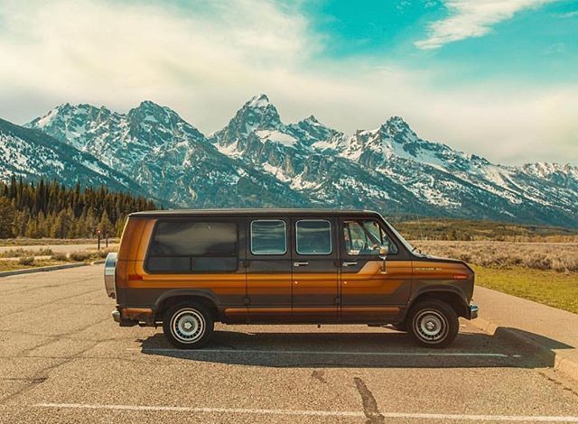 Caamper_'s tweet photo. Cheap vans, old mountains — no better combo. 
@dreaming_outloud #caamper https://t.co/H9TLwizNmG