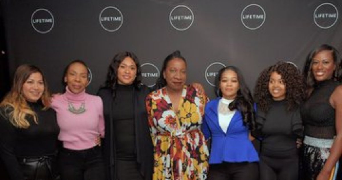 CurryDynasty's tweet image. Look at this band of gold diggn blood suckers not 1 person in the bunch receive W2's @lifetimetv hired these ACTORS to cry on their DocuLie #Dreakelly plays lead role #CANCELTHESHOW