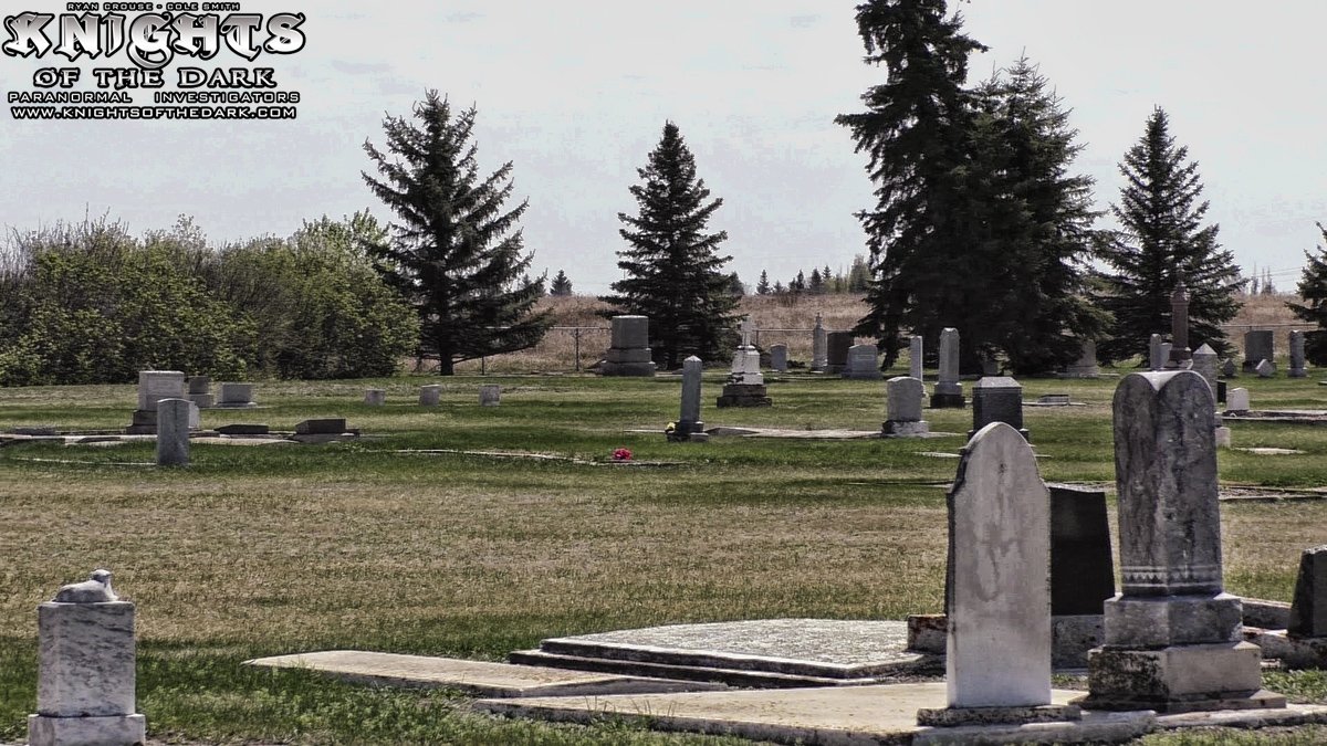 ryancrouse1's tweet photo. Tonight's EPISODE of #KnightsOfTheDark (s5/ep8) - #NORTHBATTLEFORD CEMETERY at 9pm #onlyonACCESS7 Cable TV  https://t.co/yh4GBGTwwh  https://t.co/iSL9RDSnLS … …  #Paranormal #Haunted #ExploreSask #ghosthunters #paranormalinvestigation #explorecanada #saskatchewan #cemetery https://t.co/crKZ3TzXcp