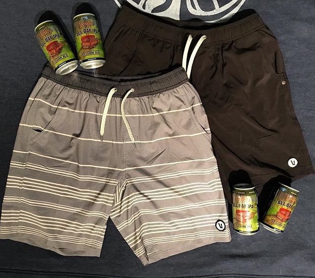 iRunOnBeer's tweet photo. I haven’t stopped talking about how comfortable these @vuoriclothing shorts are since I got back from #TRE18 and Santa must’ve heard me! So pumped that @__laurwhiteeee snagged me a second pair! #VuoriBR #BibChat #IRUNONBEER #TREBR #BibRavePro #vuori #vuo… https://t.co/Nz0seIL0GX https://t.co/dfKAWMDGwK