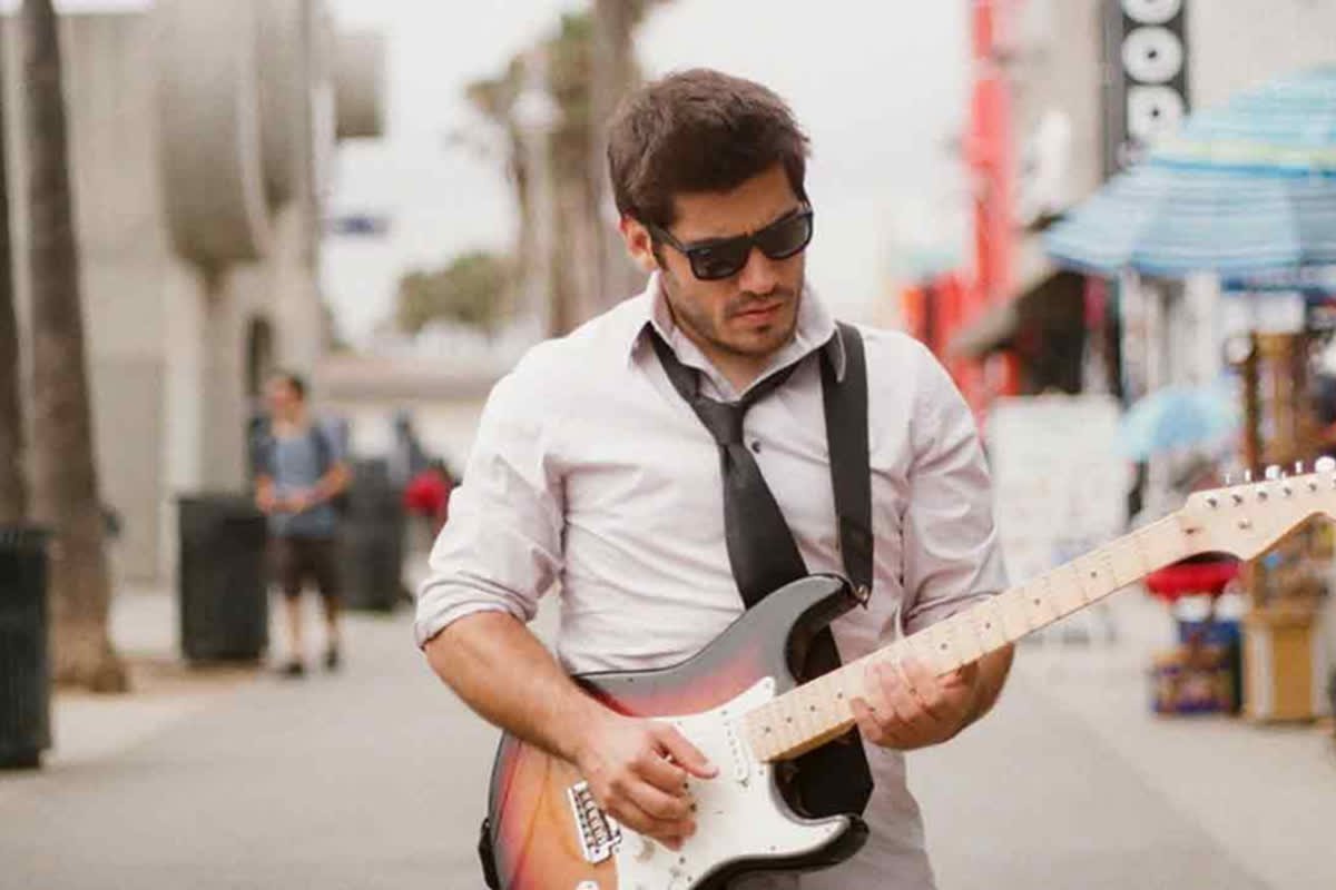 liveongreenpas's tweet photo. We are excited to welcome back singer, songwriter and film/TV composer @jonlicht to our Crescendo Stage at #LiveOnGreen today at 2:45pm!  You won't want to miss it!  Make sure to check out all his showtimes this weekend here - https://t.co/gMmOPEg2V1. https://t.co/wrA4ntgesD