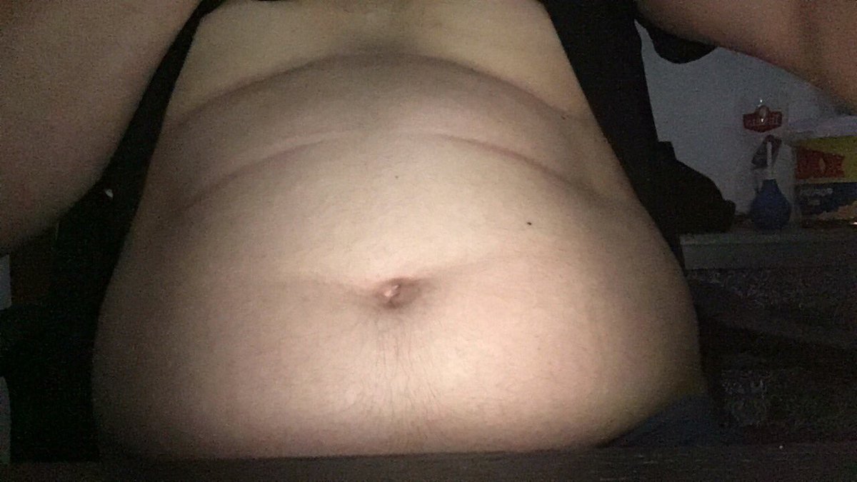 nyxiewuff's tweet photo. Haha you can see: first picture after some burger. Other 2 pictures after pizza and a bag of chips. Now some soda to top it off with ^^ #gaining #fatwuff https://t.co/bEaHR1asTK
