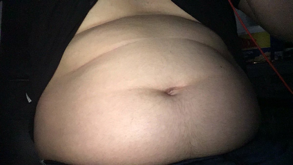 nyxiewuff's tweet photo. Haha you can see: first picture after some burger. Other 2 pictures after pizza and a bag of chips. Now some soda to top it off with ^^ #gaining #fatwuff https://t.co/bEaHR1asTK