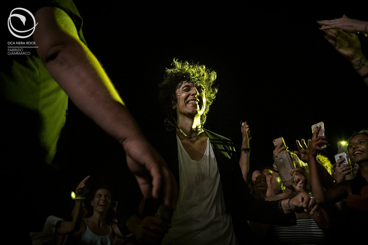 clalby's tweet photo. Sorridi sempre 😊
#ermalmeta #trhrowback #vietatomoriretour #Pescara #ondanerarock @MetaErmal https://t.co/b8zysrTjTx