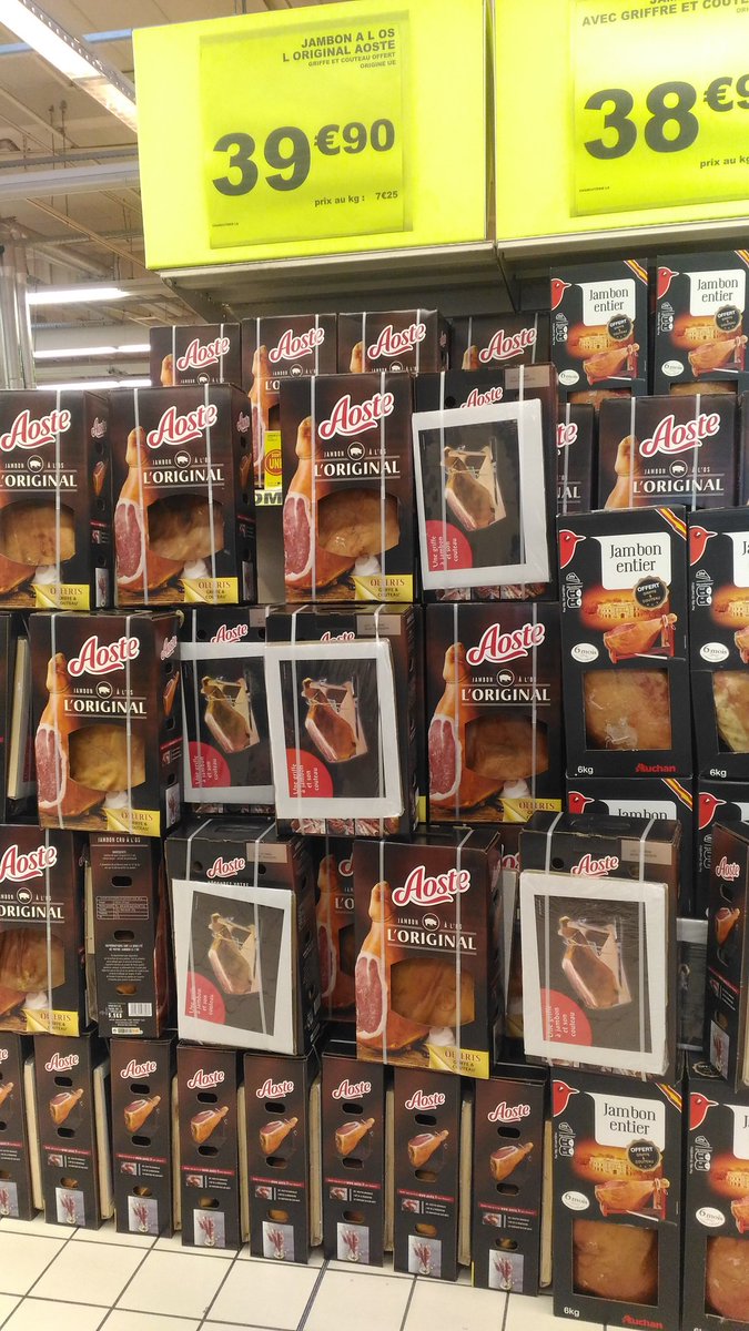 Fauvarque59890's tweet photo. @FORTINJEANMARI3 @bfmbusiness Mme pourquoi tant d exportation de céréales on trouve plus de porc français pour nos usines. Je ne sais pas avec quoi sont nourris vos porcs difficiles de croire que nos agriculteurs français veulent encore travailler 20 % de revenus en plus en 2018 pour les agriculteurs merci https://t.co/Oj6PiuP6aS