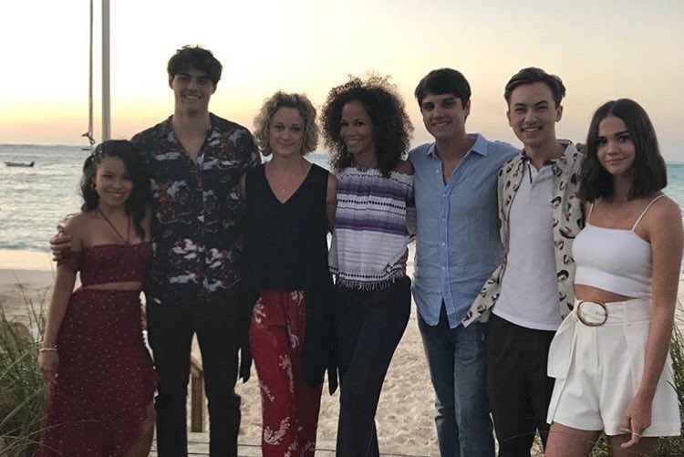 LenaAFost's tweet photo. My beautiful family! @xlovebearfoster @jadamsfosterx @judejacobaf @DivineStefFost @CallieQuinnnn @BrandonAFcster https://t.co/bDljlp5H9M