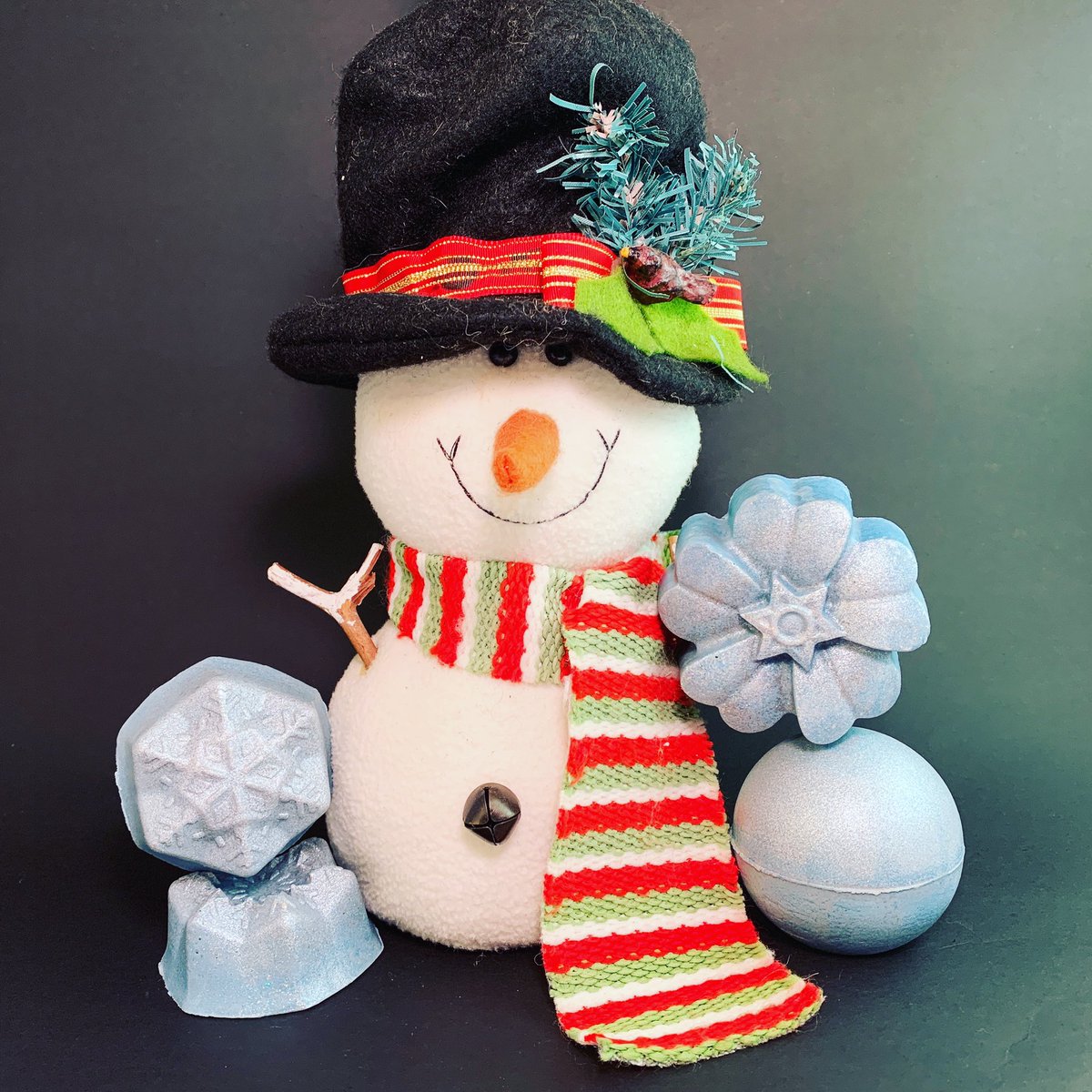 Now available etsy.com/shop/StacheSoa… #FloatingBathSoap #bathsoap #soap #snowflakes #snowballs