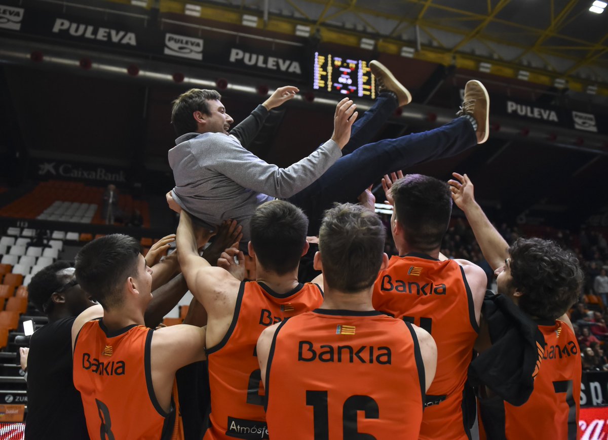valenciabasket's tweet photo. ¡PARA EL RECUERDO! ¡ESTAREMOS EN VITORIA! 🏆

@valenciabasket 82
🆚 @Virtusbo 71

CAS 👉 Valencia Basket, campeón del primer @EuroLeague #AdidasNGT Qualifier de Valencia
https://t.co/FsYFokss83 https://t.co/hDD907nIu1