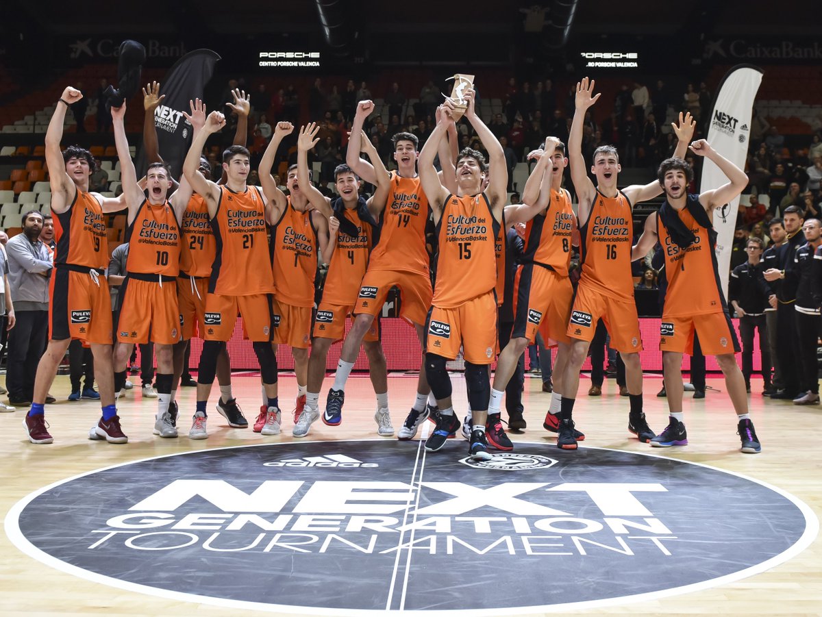 valenciabasket's tweet photo. ¡PARA EL RECUERDO! ¡ESTAREMOS EN VITORIA! 🏆

@valenciabasket 82
🆚 @Virtusbo 71

CAS 👉 Valencia Basket, campeón del primer @EuroLeague #AdidasNGT Qualifier de Valencia
https://t.co/FsYFokss83 https://t.co/hDD907nIu1