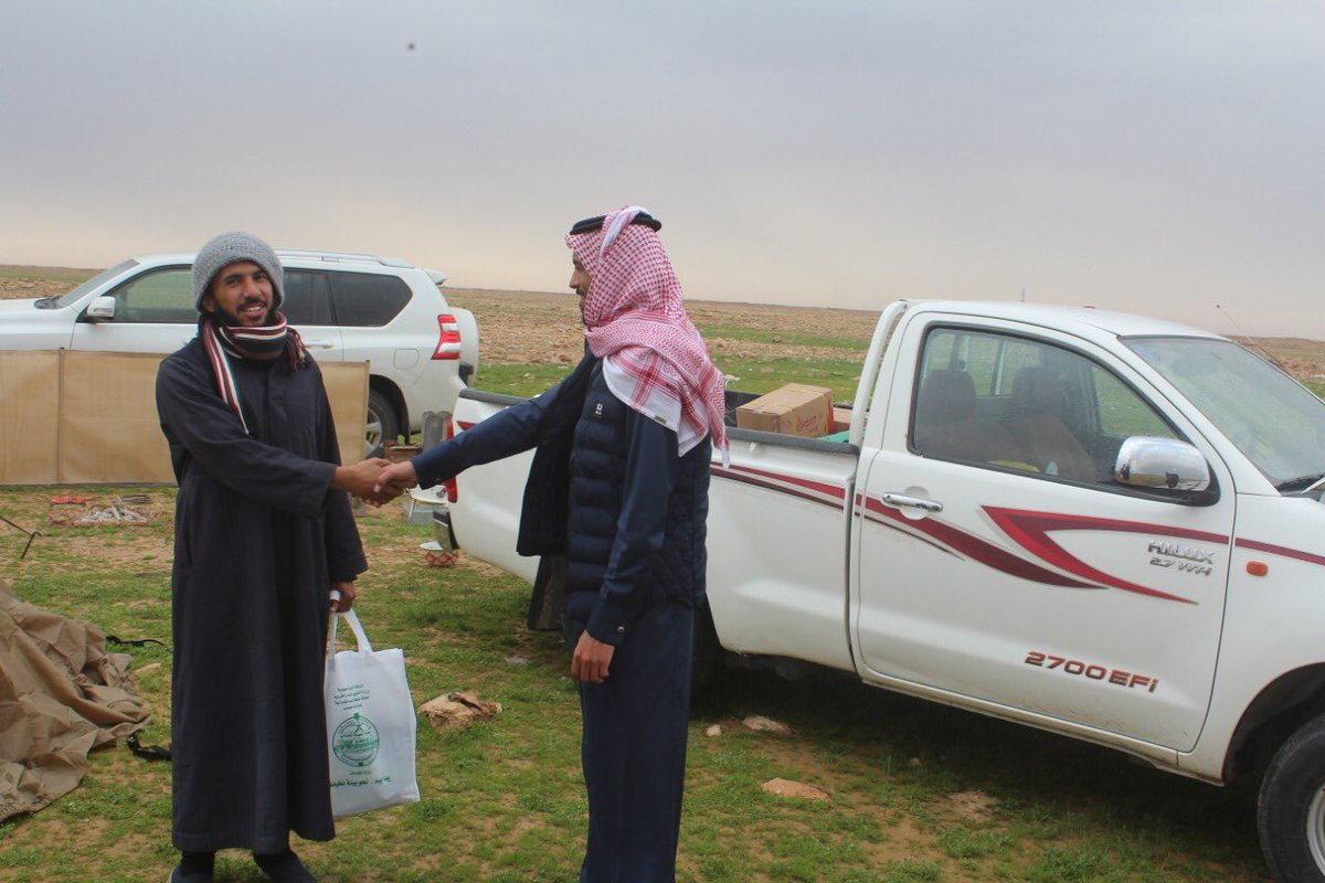 muni_shobah's tweet photo. حيث اشتملت الحمله اعمال نظافة مكثفه لمواقع المتنزهات جنوب شعبة نصاب وكذلك تم توزيع حاويات نظافة على المخيمات و اكياس نظافة للحفاظ على اماكن التنزة https://t.co/VBC0v9H36q