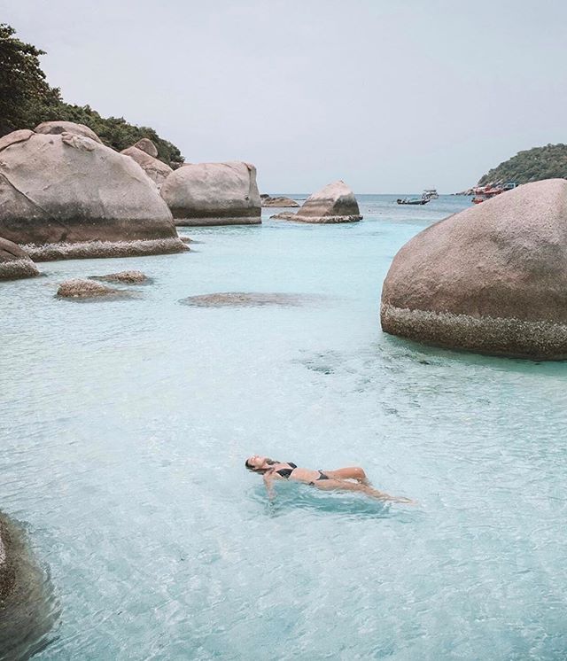 ShopGoodCubed's tweet photo. Welcoming 2019 like:
⠀⠀ 📸@lolahubner ⠀⠀
#love #vacation #newyear #soakin #bringit #crueltyfreebeauty #excited #crueltyfree #shopgoodcubed https://t.co/hytAk9nsn7