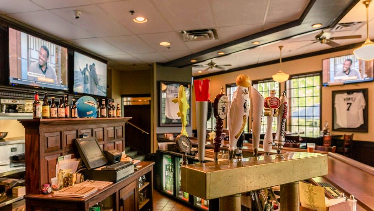 JawsCEOQB's tweet photo. Still time to get to any @JawsGolf Seven Tap Tavern location for the #Eagles game watch party!
Great food, cold drinks and #Eagles football!
#FlyEaglesFly
#ValleybrookCC #DowningtownCC #RunningDeerGC
#BlueHeronPinesGC
#RamblewoodCC #JawsGolf https://t.co/c40EFVMgW7