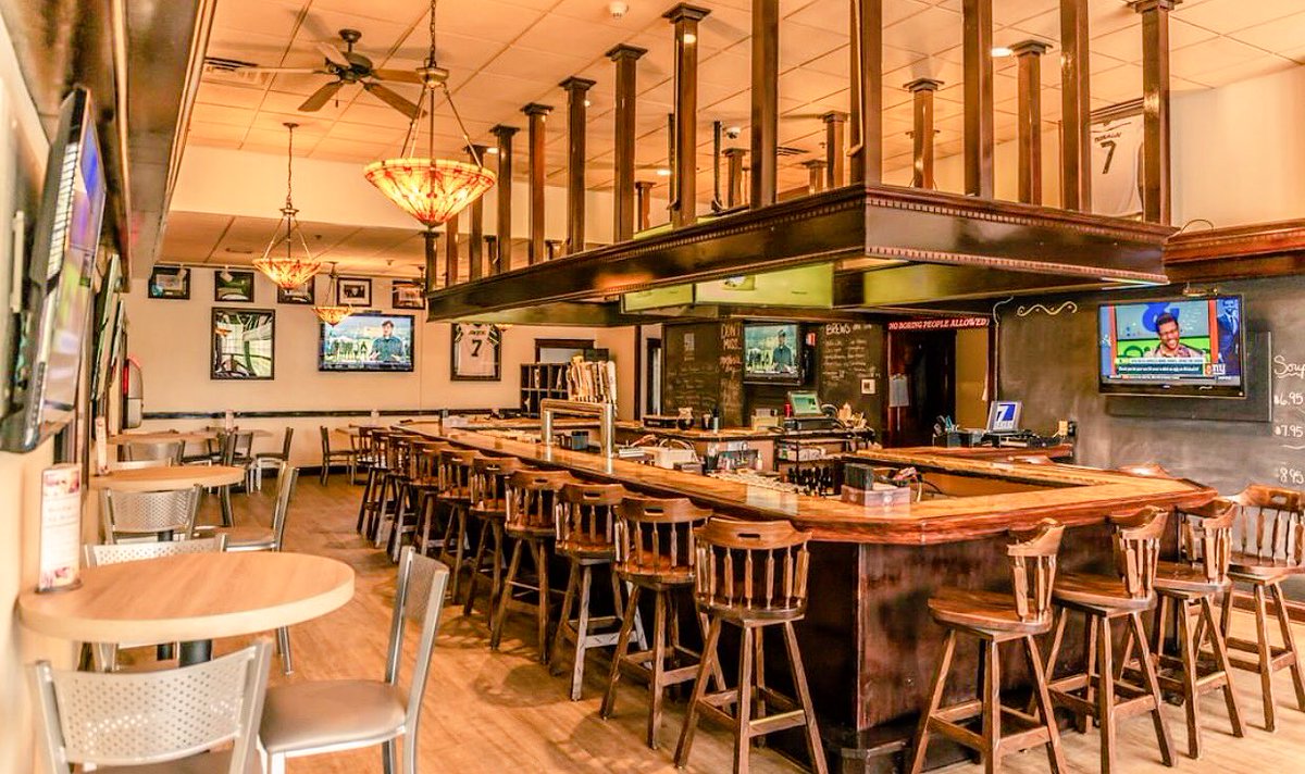 JawsCEOQB's tweet photo. Still time to get to any @JawsGolf Seven Tap Tavern location for the #Eagles game watch party!
Great food, cold drinks and #Eagles football!
#FlyEaglesFly
#ValleybrookCC #DowningtownCC #RunningDeerGC
#BlueHeronPinesGC
#RamblewoodCC #JawsGolf https://t.co/c40EFVMgW7